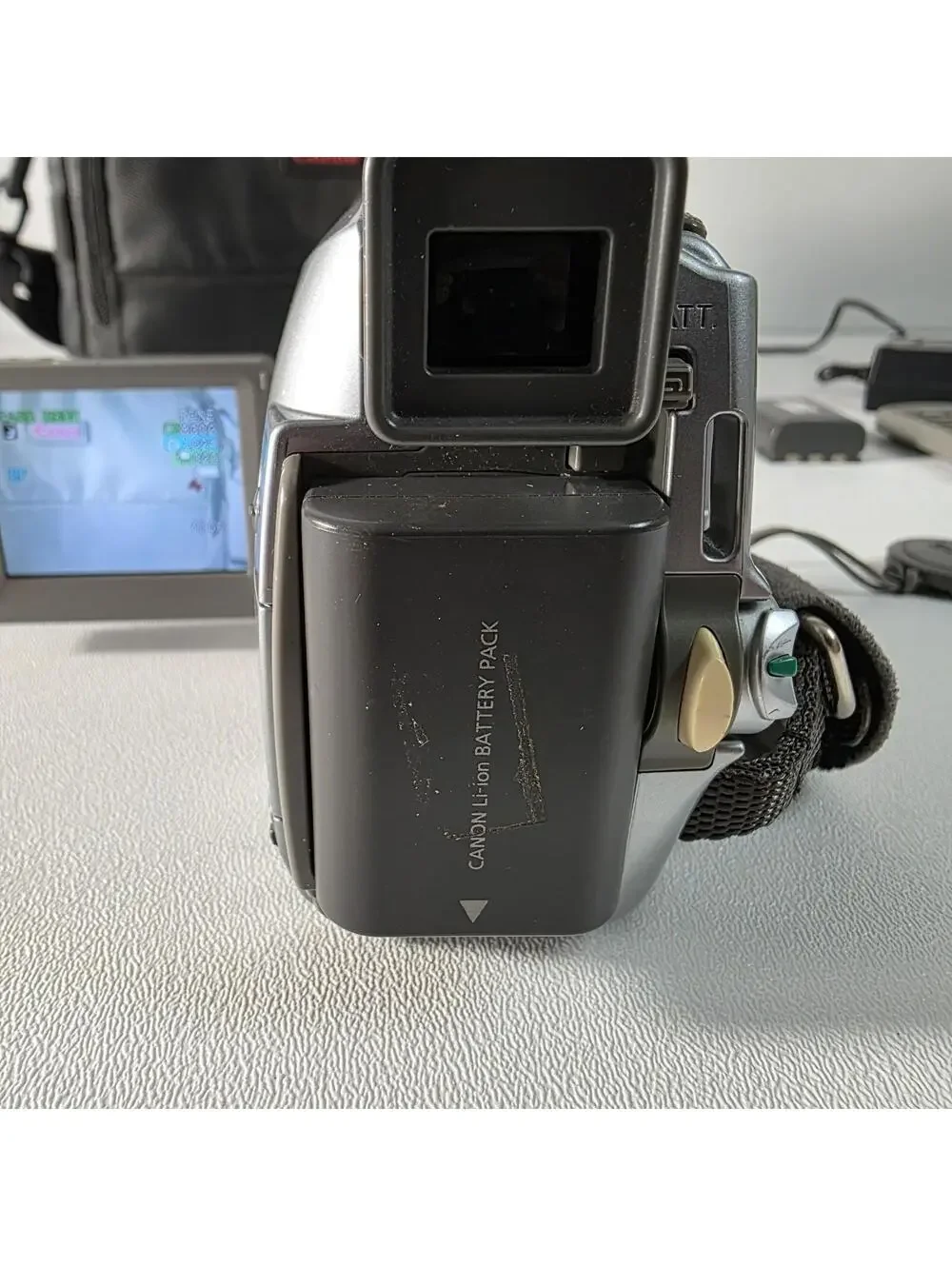 Canon ZR200 Mini Digital DV Camcorder Camera Bundle Works But... - PARTS REPAIR
